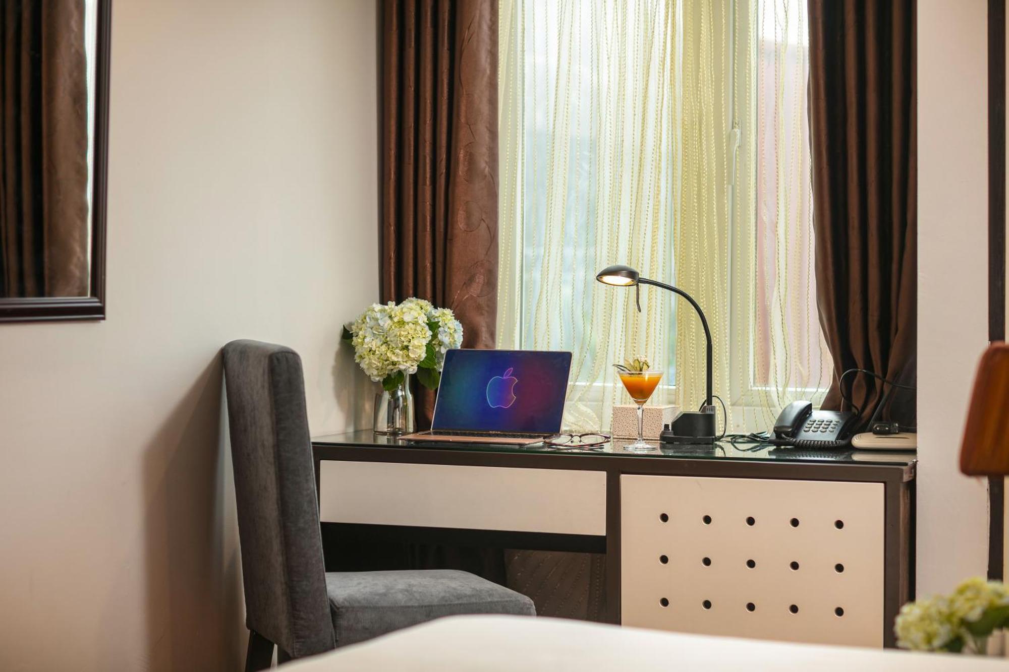 Hanoi La Palm Premier Hotel & Spa Exteriör bild